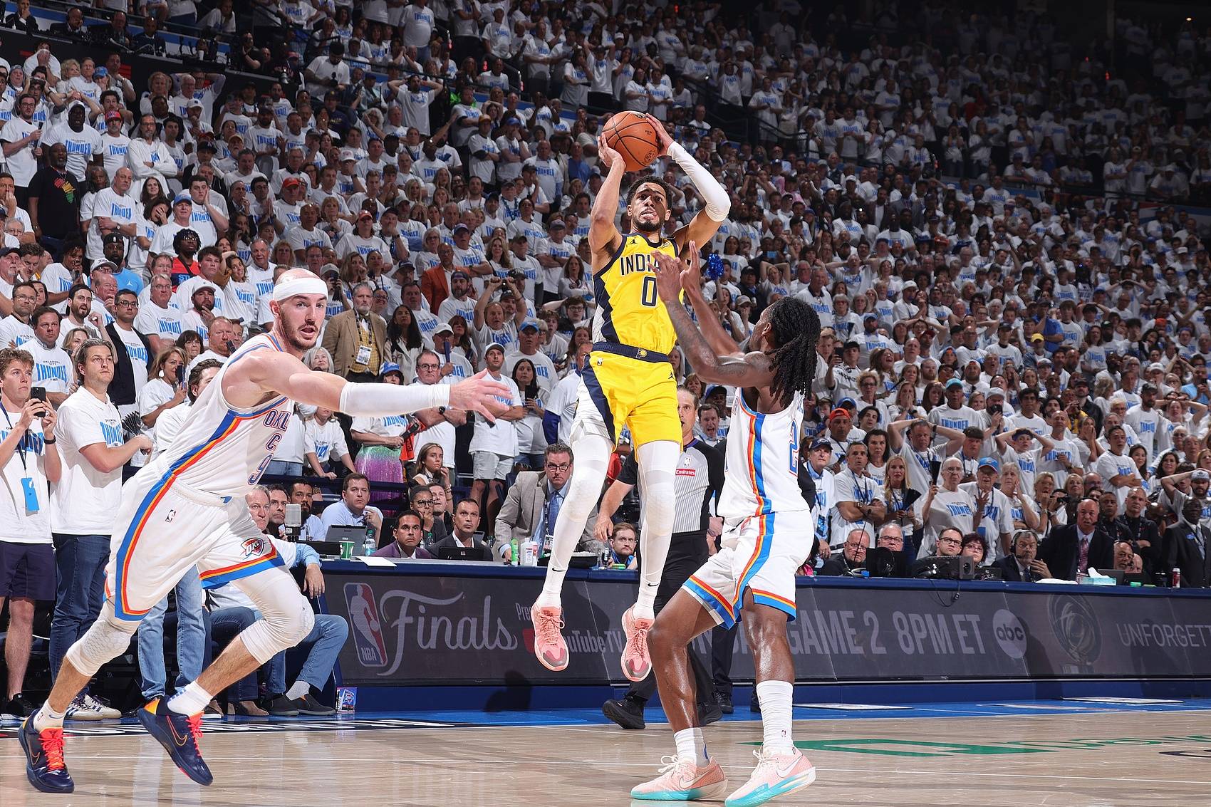 雄鹿再胜马刺,追近东部榜首(插翅难飞之变脸) 雄鹿再胜马刺,追近东部榜首(插翅难飞之变脸)