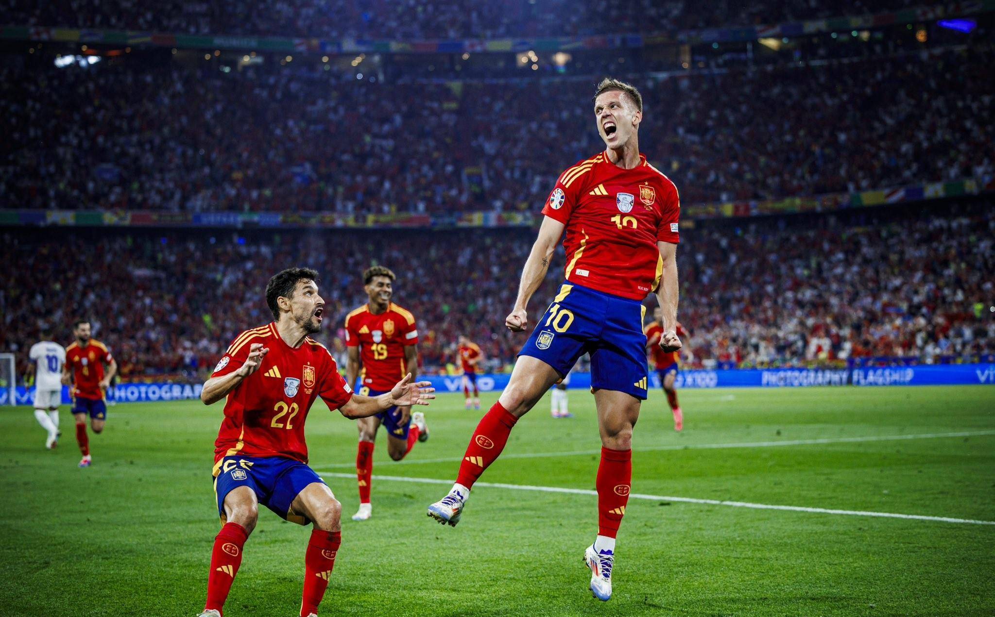 西班牙足球队在联赛中面临挑战 西班牙足球队在联赛中面临挑战