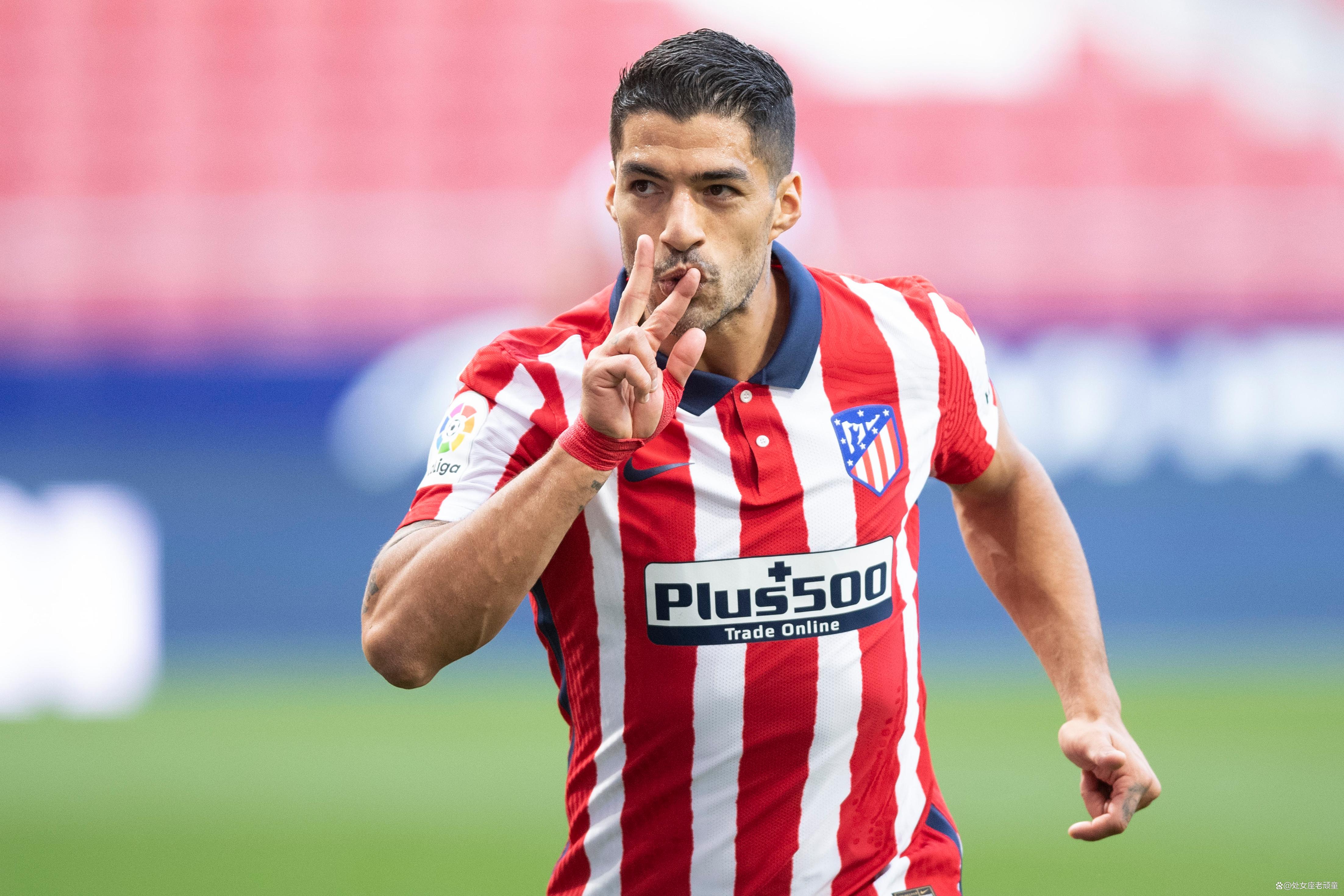 巴萨前锋苏亚雷斯获得点球机会 巴萨前锋苏亚雷斯获得点球机会