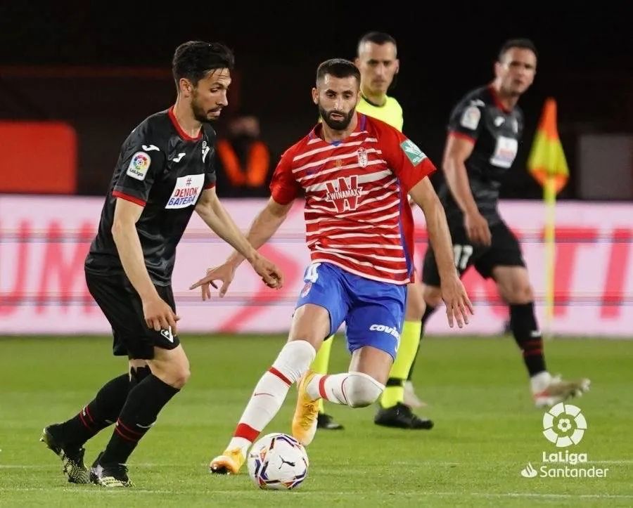 埃瓦尔前锋梅开二度,独中两球帮助球队取胜 埃瓦尔前锋梅开二度,独中两球帮助球队取胜