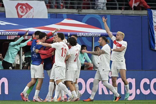 包含精彩绝伦的进球瞬间深深震撼球迷心灵的词条