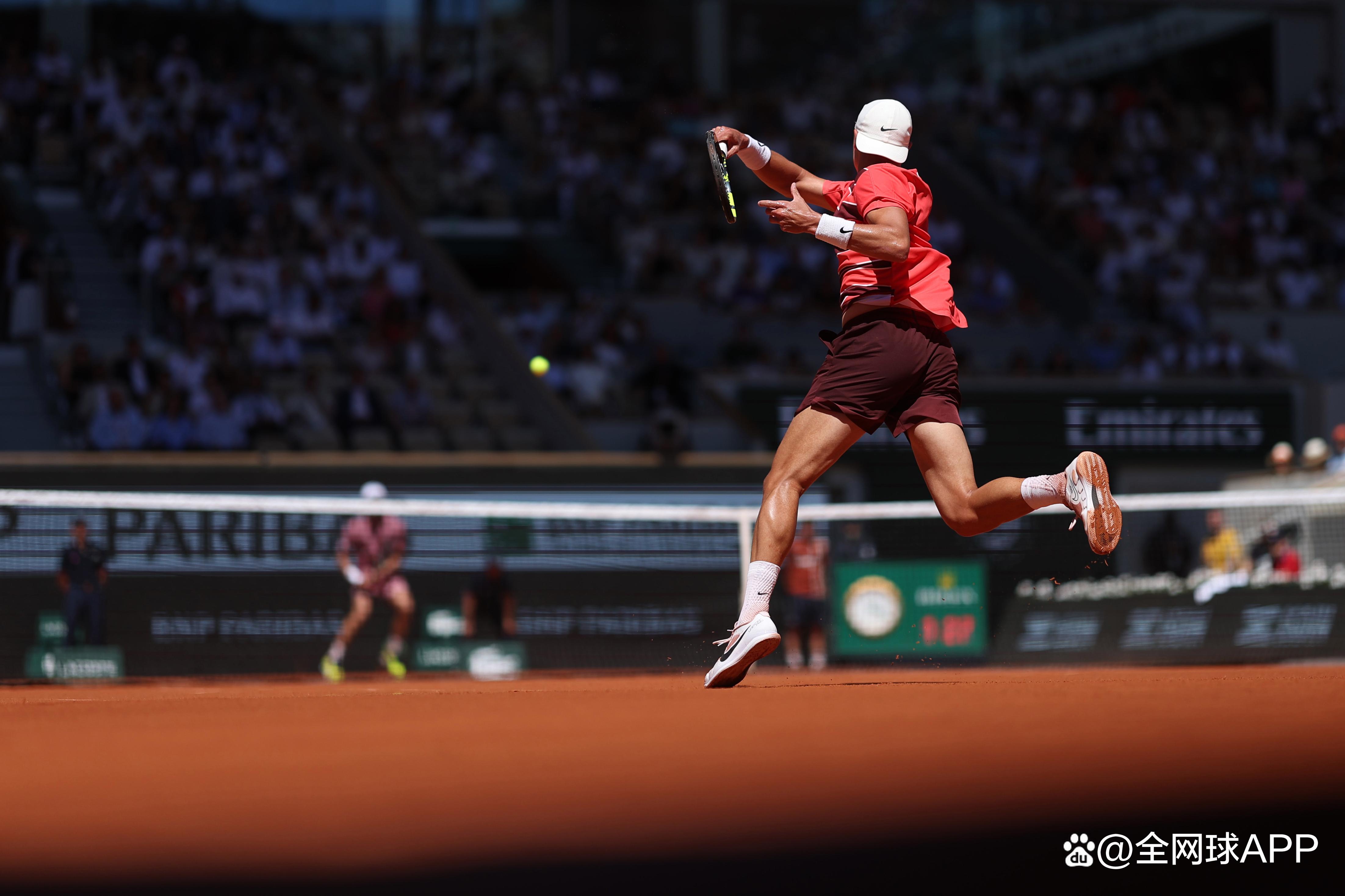 法国选手奋力拼搏赢得观众喝彩的简单介绍 法国选手奋力拼搏赢得观众喝彩的简单介绍