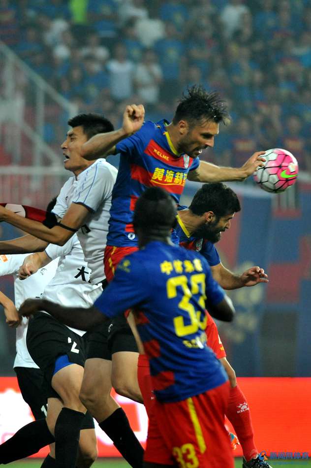 青岛黄海主场大胜,取得重要三分 青岛黄海主场大胜,取得重要三分