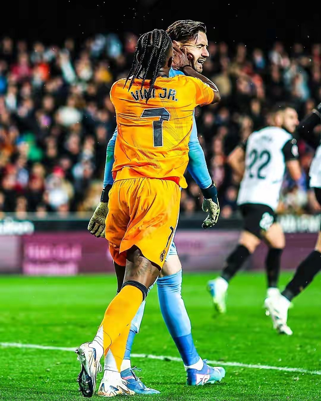 皇马继续连胜,压哨绝杀升至西甲榜首的简单介绍 皇马继续连胜,压哨绝杀升至西甲榜首的简单介绍