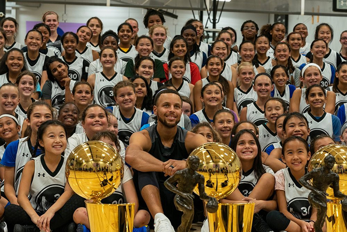 关于库里发起公益活动,为贫困地区儿童捐赠篮球装备的信息 关于库里发起公益活动,为贫困地区儿童捐赠篮球装备的信息